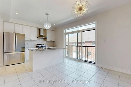 Condo Townhouse For Lease | N9249432 - Photo 3