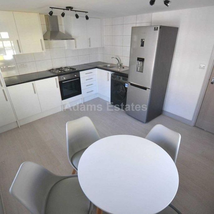 3 bedroom flat to rent - Photo 1