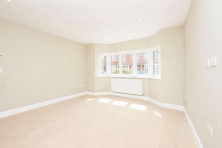 4 bedroom semi-detached house to rent - Photo 2