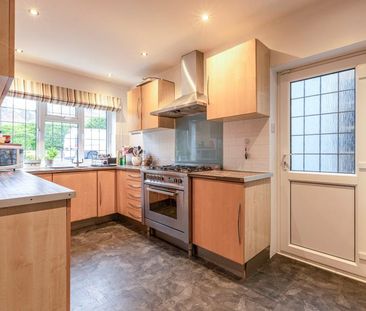 Broomcroft Close, Woking, Surrey, GU22 - Photo 4