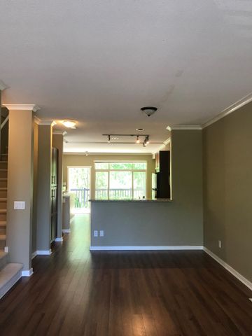 Lovely End Unit/Fenced Yard 3 Bedrooms/2.5 Bath - Photo 3