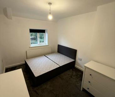 3 bedroom end of terrace house to rent - Photo 3