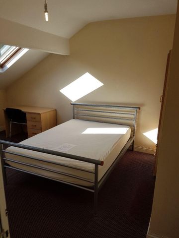 Flat 1, 25 Clarendon Place, LS2 9JY, Leeds - Photo 3