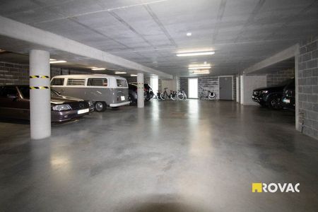 Zeer energiezuinig en instapklaar appartement (tot. opp. 81,44 m²) met private autostaanplaats - Photo 3