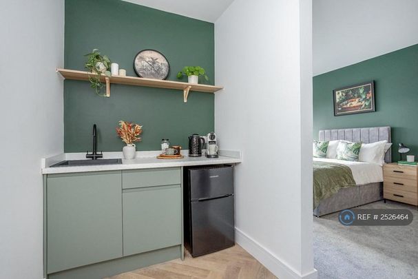 1 bedroom in a house share to rent - Photo 1