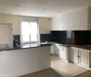 Location Appartement 5 pièces 198m² - Photo 1