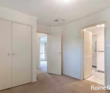 Charming 3-Bedroom Family Home in Prime Location - Photo 2