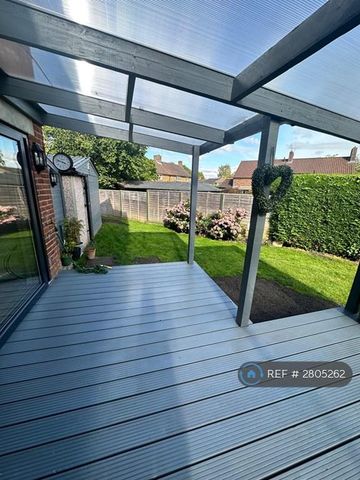 3 bedroom semi-detached house to rent - Photo 5