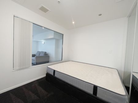 Cozy one bedroom Hobson St apartment - Photo 2