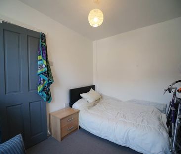 320 Caernarfon Road - Photo 4