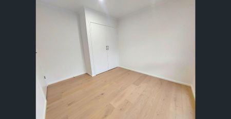 CONVENIENTLY LOCATED & STYLISH TWO BEDROOM UNIT - Photo 3