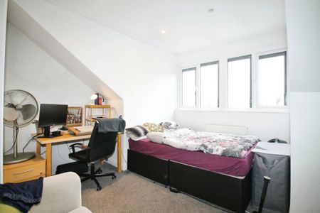 4 bedroom terraced house to rent - Photo 3