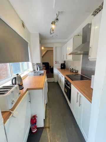 Milner Road Room 3 - Photo 3