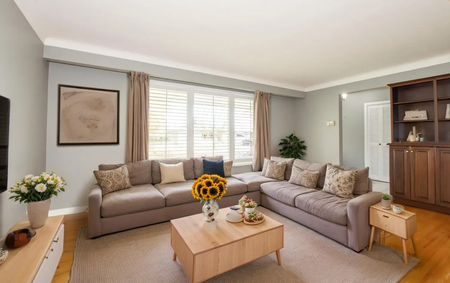 **BEAUTIFUL** 3 Bedroom Main Unit in Welland!! - Photo 4