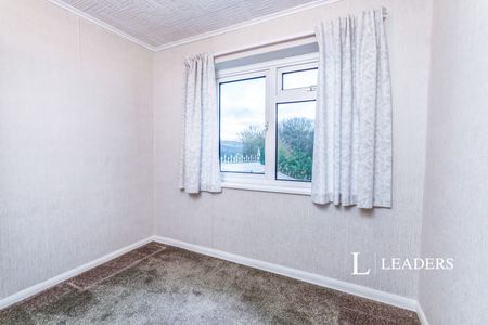 2 bedroom house to rent Mill Lane, Chatham, ME5 - Photo 5