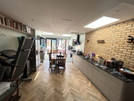 Bexhill Road, Lewisham, SE4 1 - Photo 2