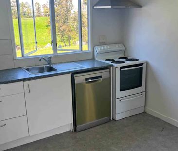 Cute 2 bedroom cottage - Photo 2