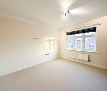 3 bedroom semi-detached house to rent - Photo 6