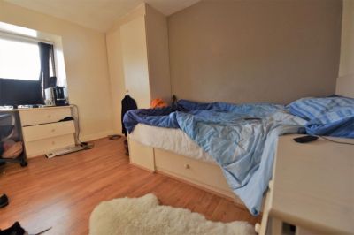 4 bedroom House in Drummond Avenue, Leeds - Photo 4