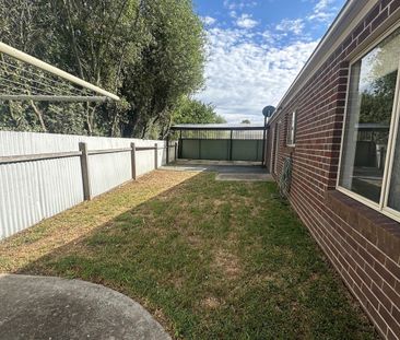 Spacious Three Bedroom Home - Photo 3