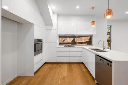 Stylish Townhouse in the Heart of Hawthorne - Photo 5