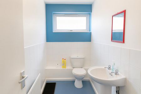 8 bedroom Flat To Let Total Size: 2918 SQ FT - Photo 5