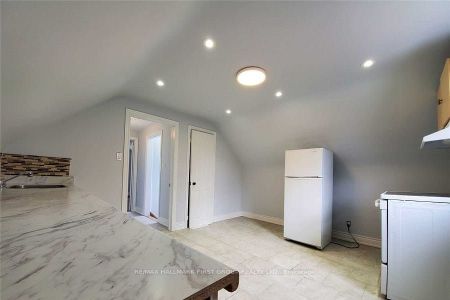 Detached Home For Lease | E7289452 - Photo 4