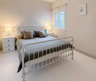 Elegant Home in Mosman Village - Photo 2