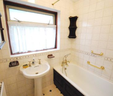 4 bedroom semi-detached house to rent - Photo 3