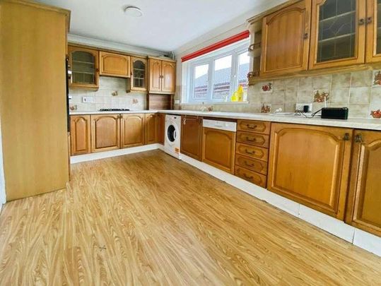 Brooklyn Gardens, Port Talbot, SA12 - Photo 1