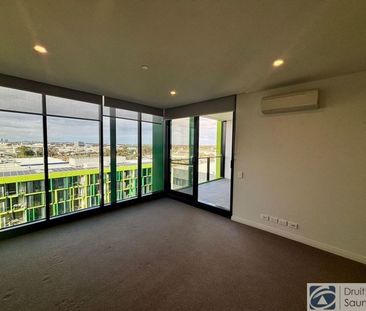 Top-Floor Apartment with Stunning City Views! HOME OPEN FRIDAY 12 D... - Photo 1