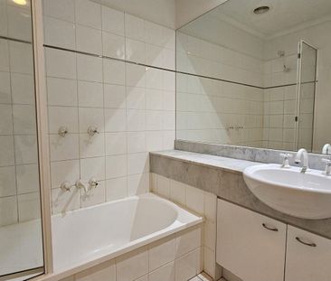 St Kilda Road - Photo 4