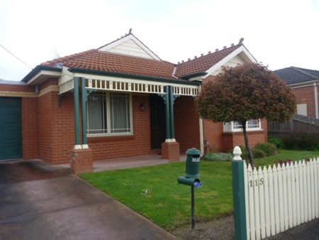 3 BEDROOM TOWNHOUSE 150M FROM LAKE WENDOUREE - Photo 5