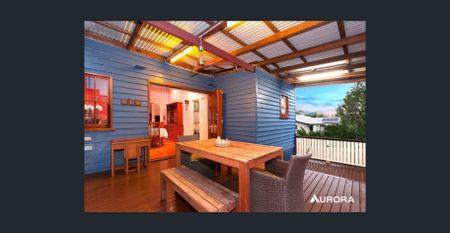 Charming Queenslander with Entertainer’s Deck in Gordon Park - Photo 2