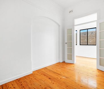 Stylish Ground-Floor Apartment in the Heart of Marrickville - Photo 1