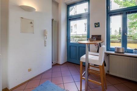 Studio apartment in Schwabing, near Josephsplatz - Photo 2