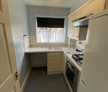 Holly Drive, Aylesbury - Photo 1