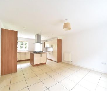 5 bedroom detached house to rent - Photo 3