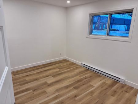 4910A Boul. Couture, H1R 1M7, H1R 1M7, Montréal - Photo 2