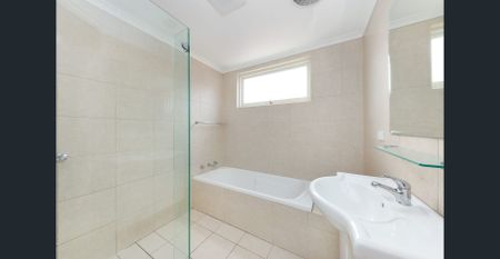 Bright and Modern Apartment Moments to Bondi Beach - Photo 5