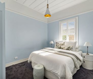 Prime Character Home in the Heart of Birkenhead - Photo 4