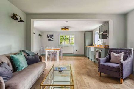 A beautifully refurbished cottage in an idyllic rural location with far reaching views. - Photo 2