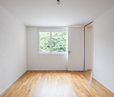 Your new home: Spacious 3.5-room apartment in Boll - Photo 2