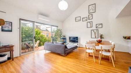 Light filled and spacious - Photo 5