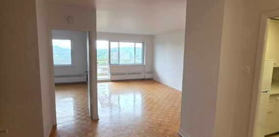 CESSION DE BAIL – 4½ À CÔTE-DES-NEIGES – DISPONIBLE IMMÉDIATEMENT - Photo 2