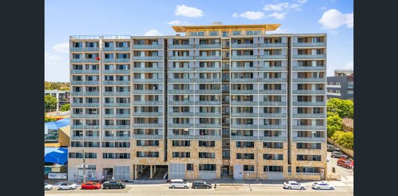 Ground floor, Prime location, Minutes Walk To Station And Shopping Centre!! - Photo 2