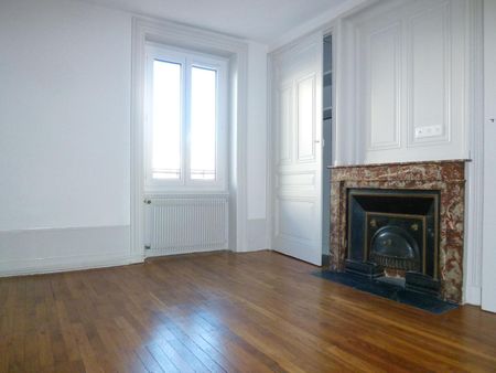 Location Appartement 4 pièces 92m² LYON 3ème - Photo 2