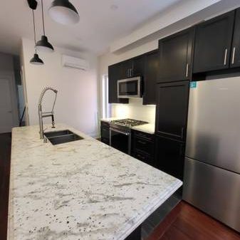 2 bed 1 bath - Renovated Victorian Triplex - Photo 3