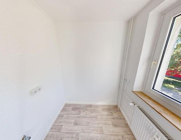 Modernisierte 2-Raum-Wohnung mit Balkon - Foto 1