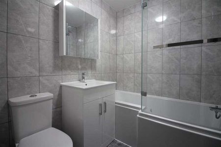 Aylsham Drive, Ickenham, UB10 - Photo 5